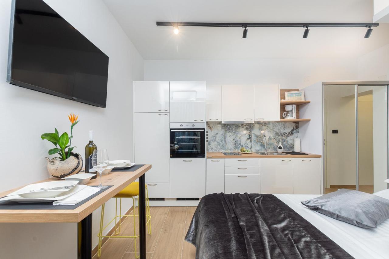 Studio Apartman Lilly With Private Parking In The Yard Of The House PUY Eksteriør bilde