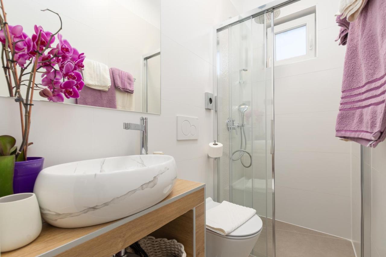 Studio Apartman Lilly With Private Parking In The Yard Of The House PUY Eksteriør bilde