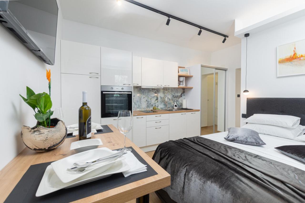 Studio Apartman Lilly With Private Parking In The Yard Of The House PUY Eksteriør bilde