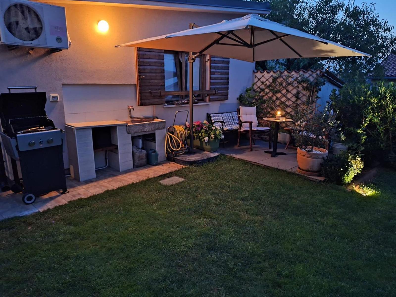 Studio Apartman Lilly With Private Parking In The Yard Of The House PUY Eksteriør bilde